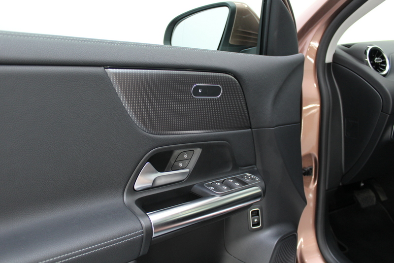 Mercedes-Benz GLA Mercedes-Benz GLA-klasse 250 e HYBRID,  Business Solution Luxury Limited 218PK, RIJKLAAR |  PANORAMADAK | DEELS LEER | STOELVERWARMING | CAMERA
