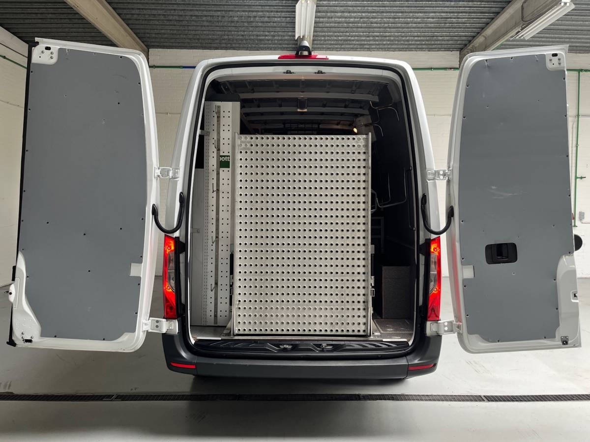 Mercedes-Benz Sprinter Mercedes-Benz Sprinter Servicewagen 311 2.2 CDI euro6 L2H2, Inrichting, Omvormer V230, Compressor, Oprijplaat, RIJKLAARPRIJS