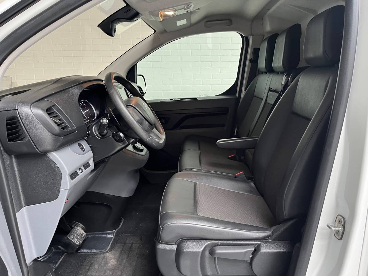 Peugeot Expert Peugeot Expert L3H1 SERVICEWAGEN AUTOMAAT 2.0 BlueHDI 145PK euro6 Long Premium, 3Persoons, BOTT INRICHTING, RIJKLAARPRIJS!