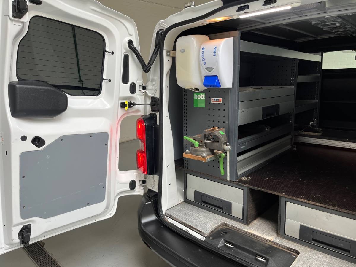 Peugeot Expert Peugeot Expert 231S 2.0 BlueHDI 120 Premium L2H1 Servicewagen BOTT inrichting, Victron omvormer v230, Trekhaak, RIJKLAARPRIJS!