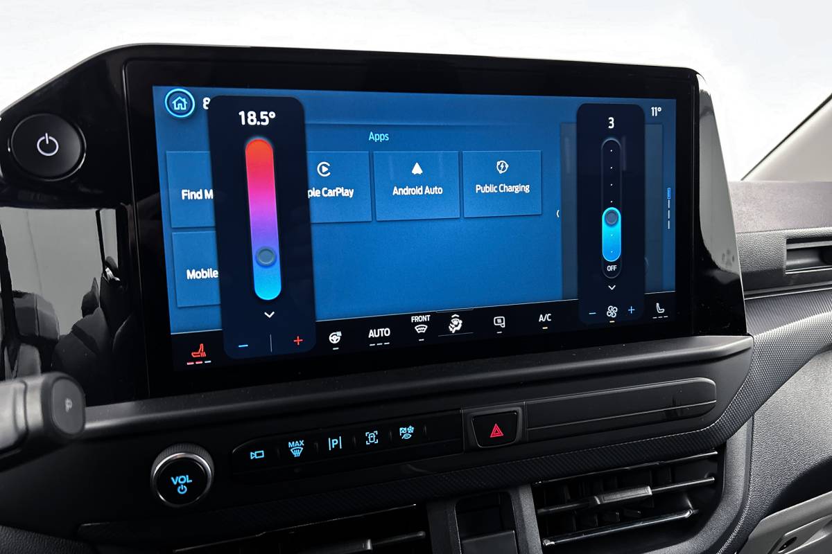 Ford E-Transit Ford E-Transit Cust. 320 L2H1 Sport 65 kWh | 2x schuifdeur | 2-zitplaatsen rechtsvoor | Stoelverwarming