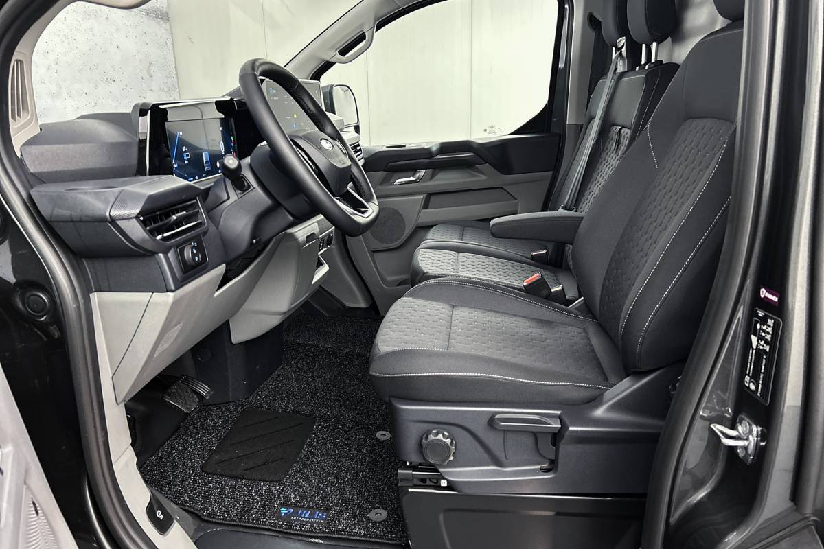 Ford E-Transit Ford E-Transit Cust. 320 L2H1 Sport 65 kWh | 2x schuifdeur | 2-zitplaatsen rechtsvoor | Stoelverwarming