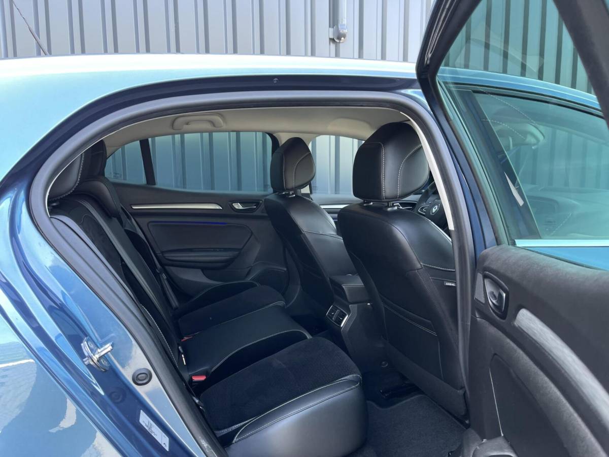 Renault Mégane Renault Megane 1.2 TCe Intens CAMERA|KEYLESS|SFEERVERLICHTING|LED|TREKHAAK|STOELVERWARMING