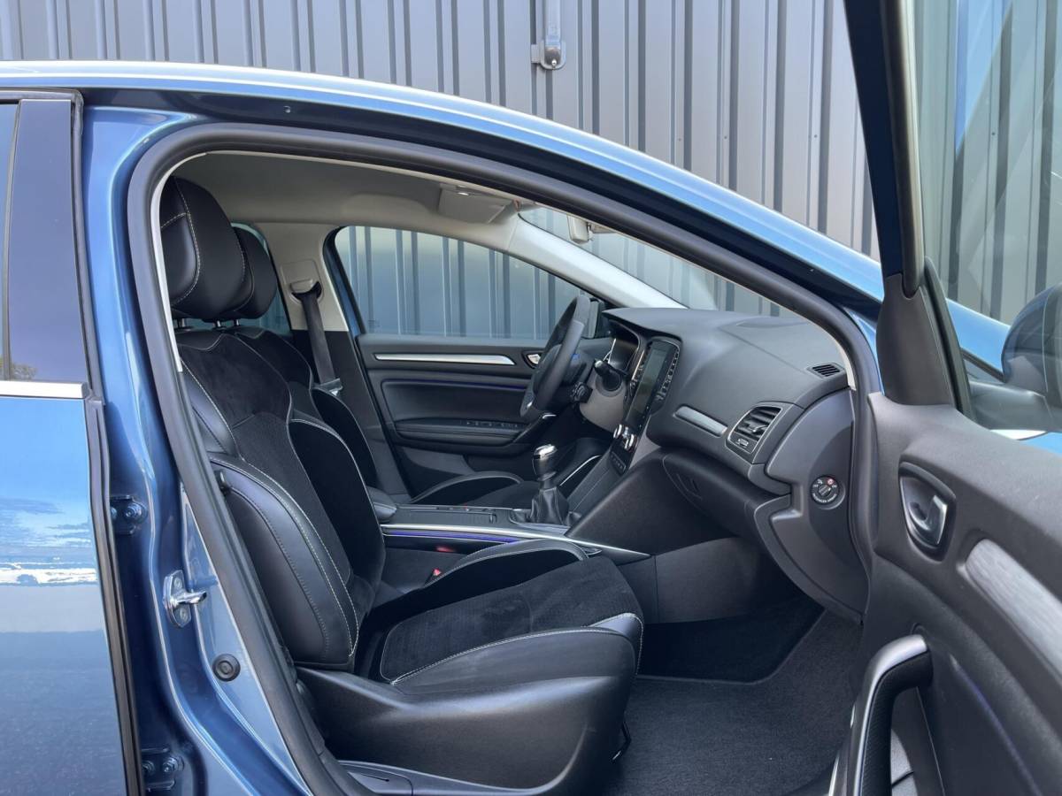 Renault Mégane Renault Megane 1.2 TCe Intens CAMERA|KEYLESS|SFEERVERLICHTING|LED|TREKHAAK|STOELVERWARMING