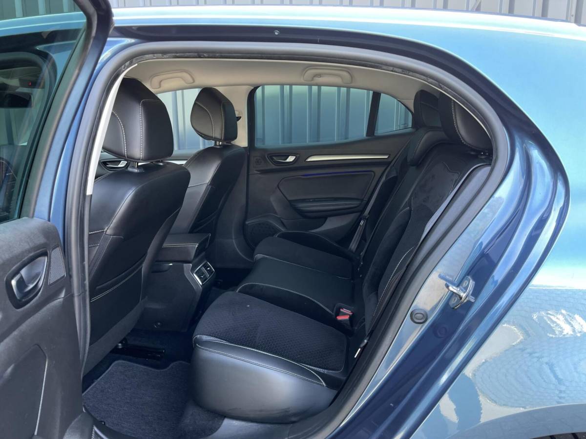Renault Mégane Renault Megane 1.2 TCe Intens CAMERA|KEYLESS|SFEERVERLICHTING|LED|TREKHAAK|STOELVERWARMING