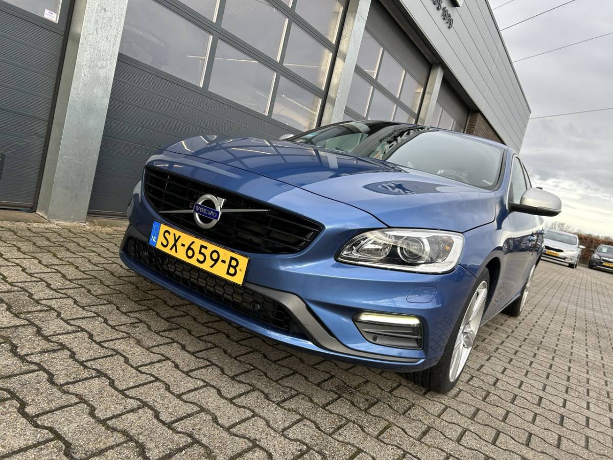Volvo V60 VOLVO V60 2.0 T4 190pk Business Sport / R-Design