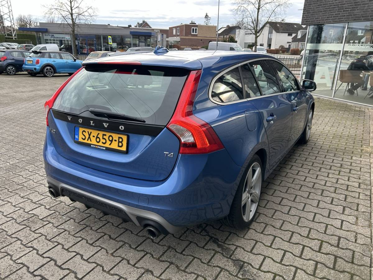 Volvo V60 VOLVO V60 2.0 T4 190pk Business Sport / R-Design