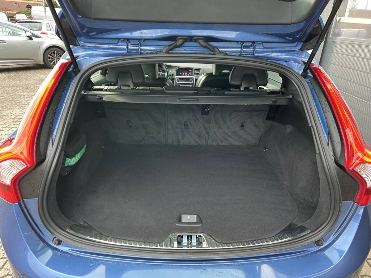 Volvo V60 VOLVO V60 2.0 T4 190pk Business Sport / R-Design