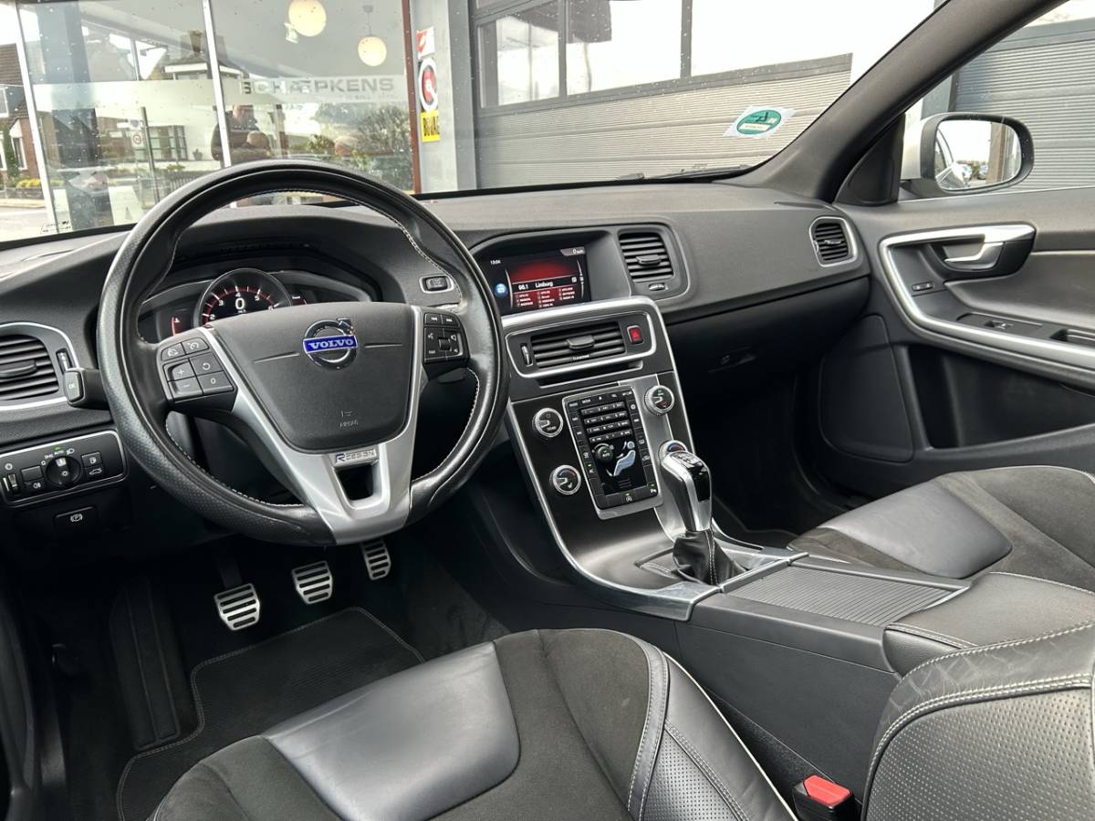 Volvo V60 VOLVO V60 2.0 T4 190pk Business Sport / R-Design