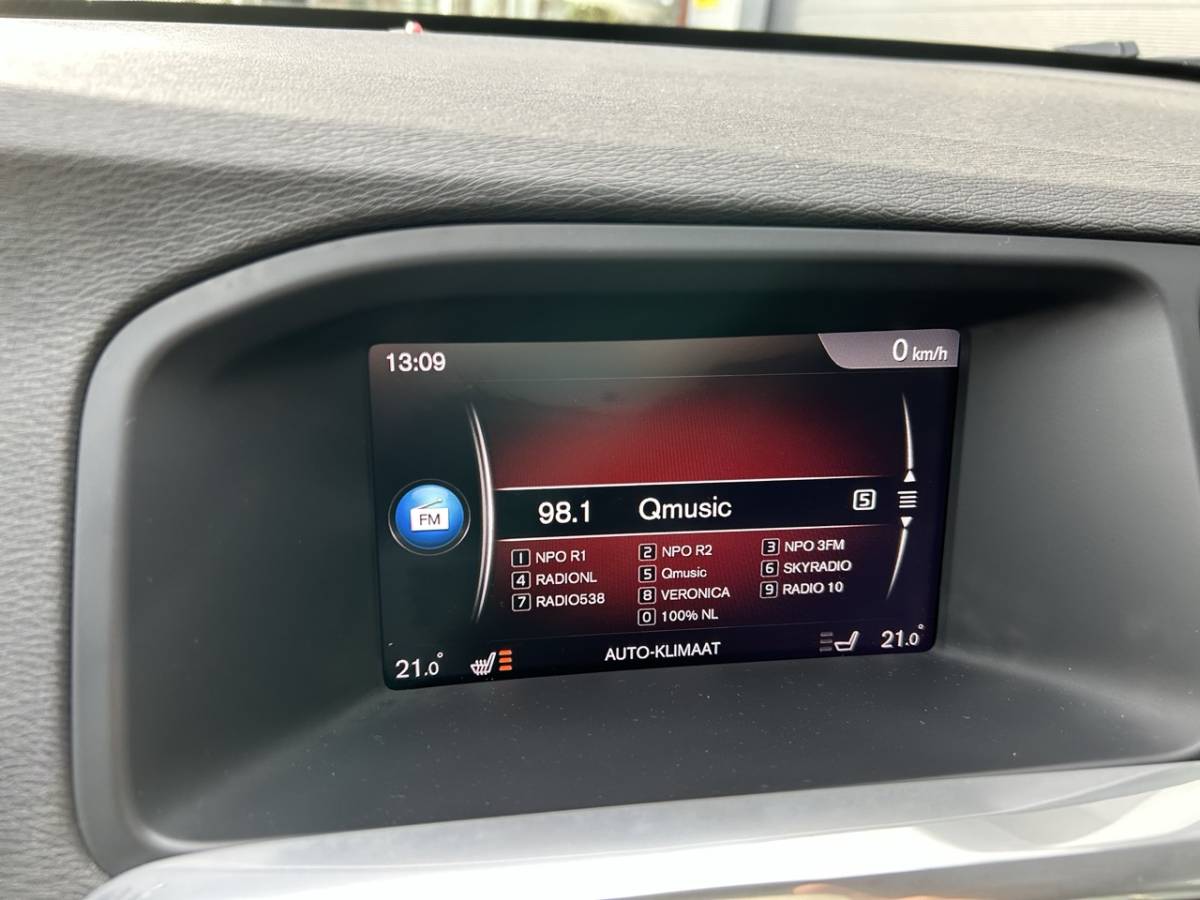Volvo V60 VOLVO V60 2.0 T4 190pk Business Sport / R-Design
