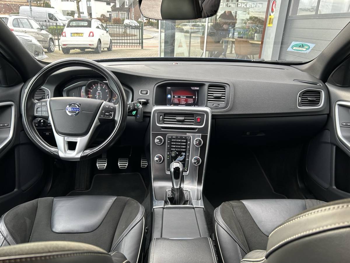 Volvo V60 VOLVO V60 2.0 T4 190pk Business Sport / R-Design