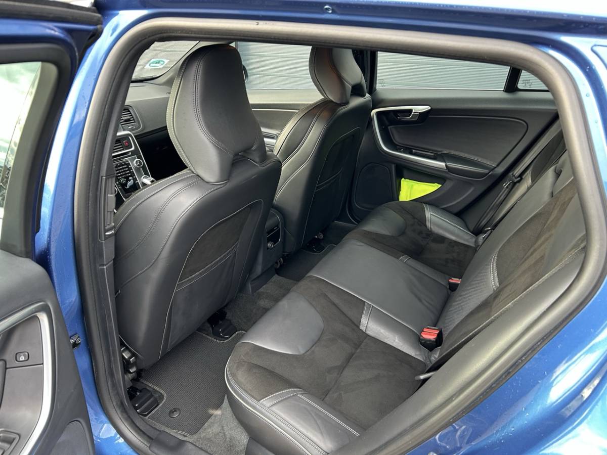 Volvo V60 VOLVO V60 2.0 T4 190pk Business Sport / R-Design
