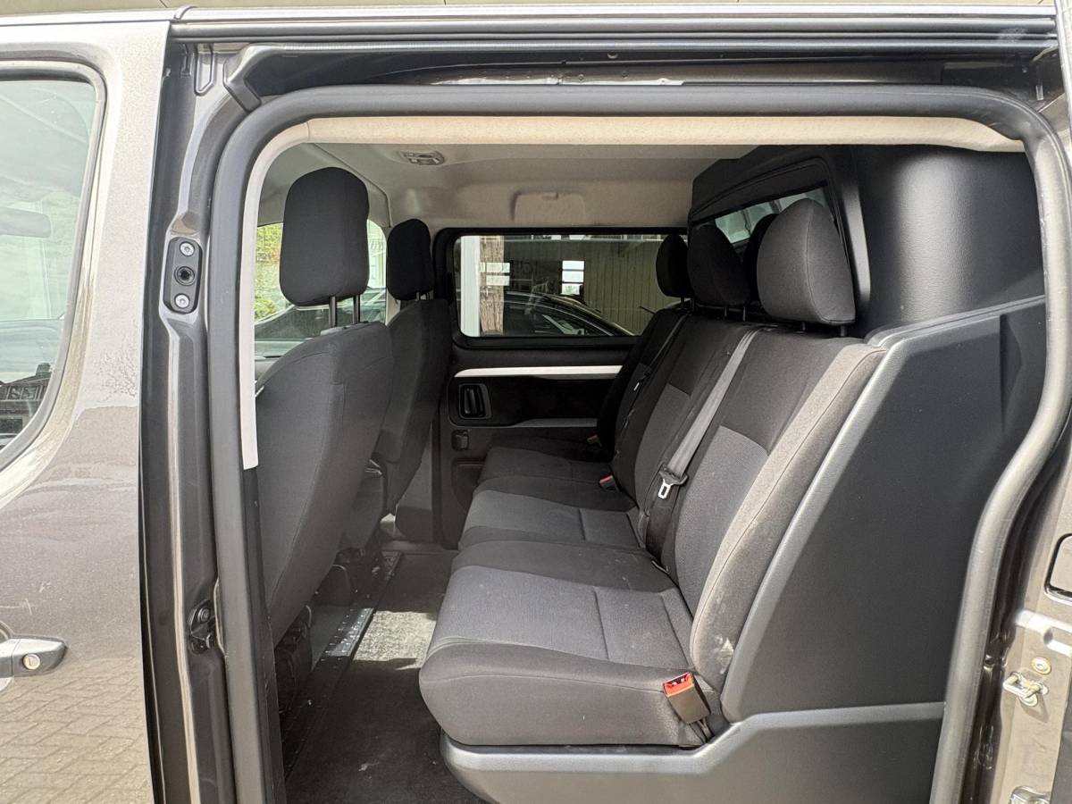 Peugeot Expert Peugeot Expert 2.0 HDI 120 Premium Dubbel Cabine | Dubbele schuifdeur | Trekhaak | Achteruitrijcamera | Dodehoek detectie | Navigatie