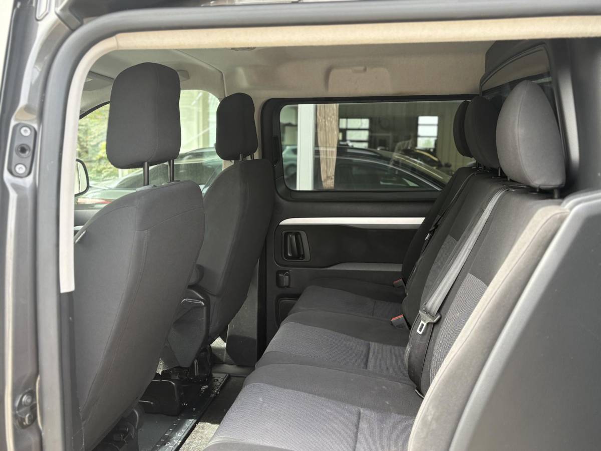 Peugeot Expert Peugeot Expert 2.0 HDI 120 Premium Dubbel Cabine | Dubbele schuifdeur | Trekhaak | Achteruitrijcamera | Dodehoek detectie | Navigatie