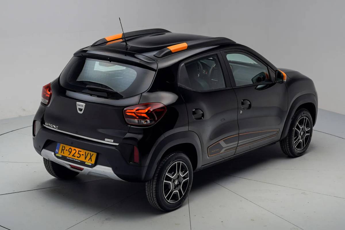 Dacia Spring Dacia Spring Comfort Plus 27 kWh [ Navi Apple Carplay / Android Camera Airco Leder ]