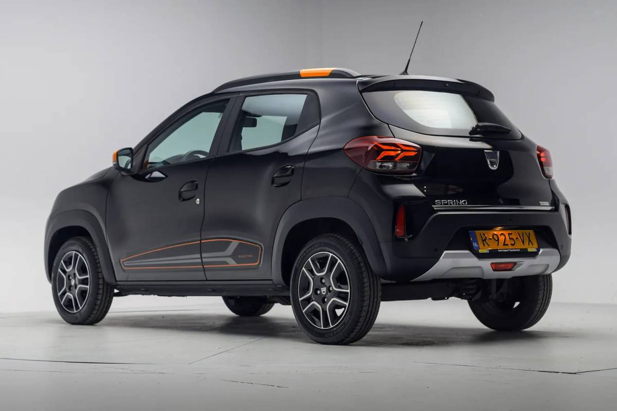 Dacia Spring Dacia Spring Comfort Plus 27 kWh [ Navi Apple Carplay / Android Camera Airco Leder ]