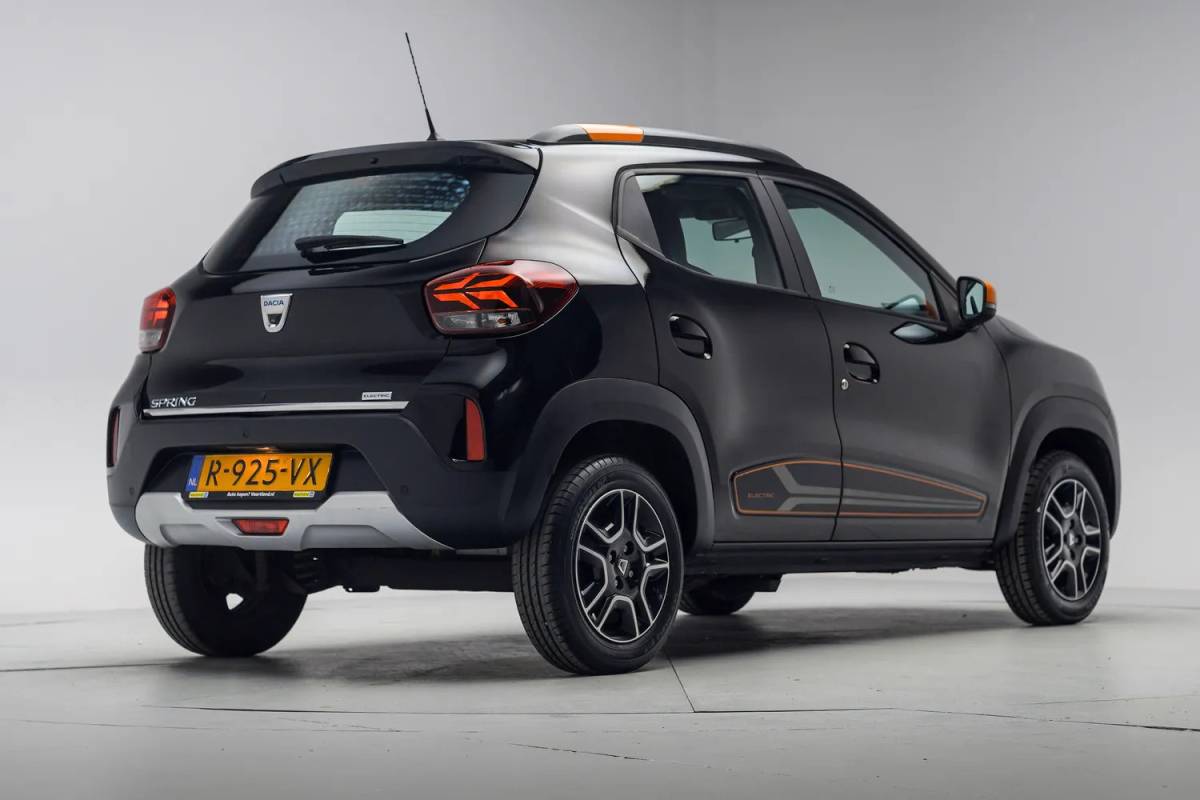 Dacia Spring Dacia Spring Comfort Plus 27 kWh [ Navi Apple Carplay / Android Camera Airco Leder ]