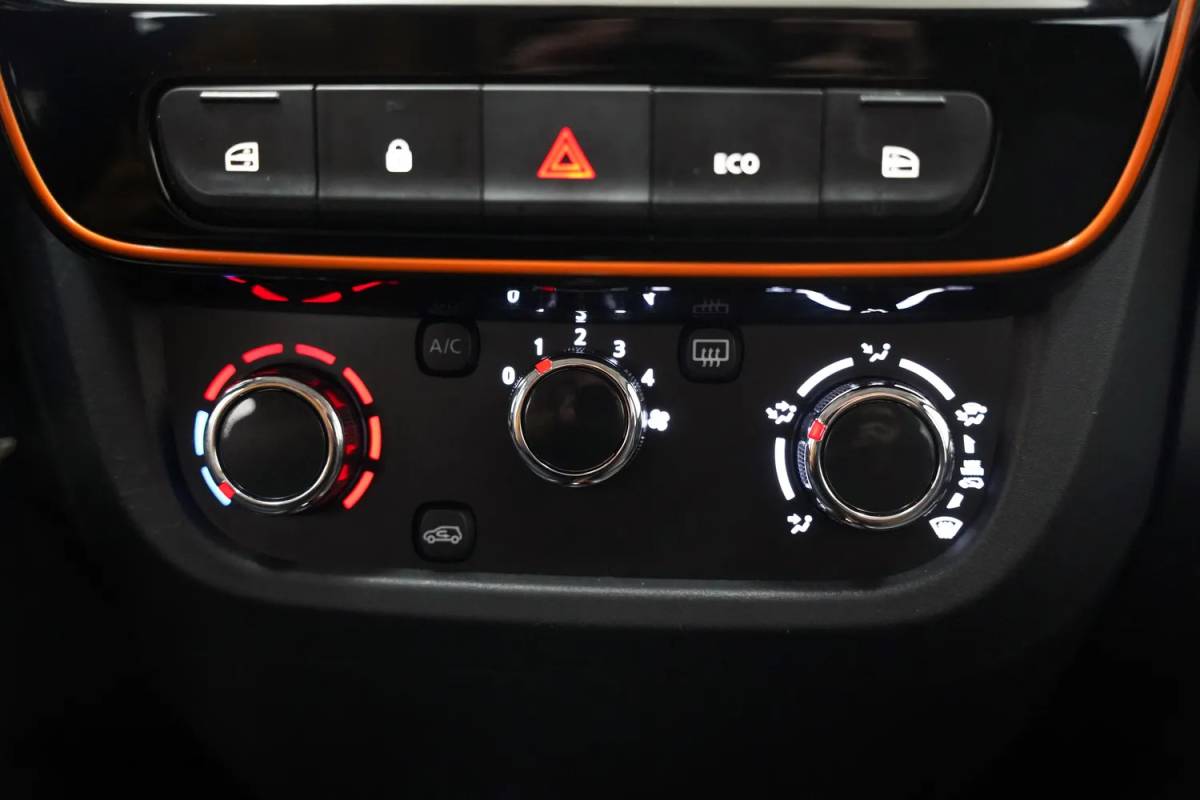 Dacia Spring Dacia Spring Comfort Plus 27 kWh [ Navi Apple Carplay / Android Camera Airco Leder ]