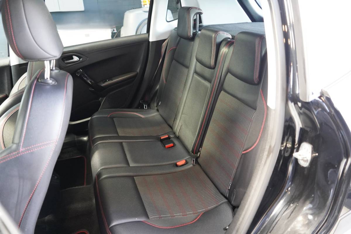 Peugeot 2008 Peugeot 2008 1.2 PureTech GT-line | PANODAK | CRUISE | AIRCO | NAVI | ELEK.RAMEN | APK |NAP|