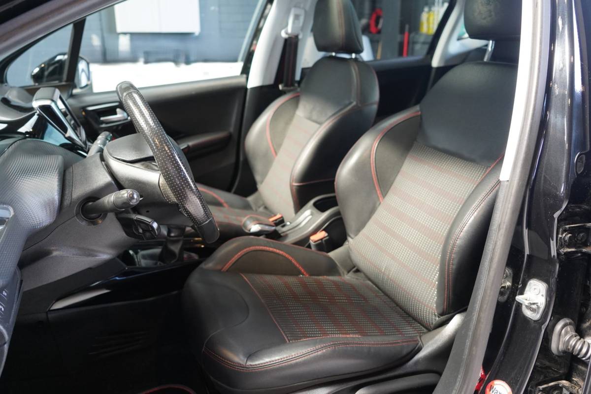 Peugeot 2008 Peugeot 2008 1.2 PureTech GT-line | PANODAK | CRUISE | AIRCO | NAVI | ELEK.RAMEN | APK |NAP|