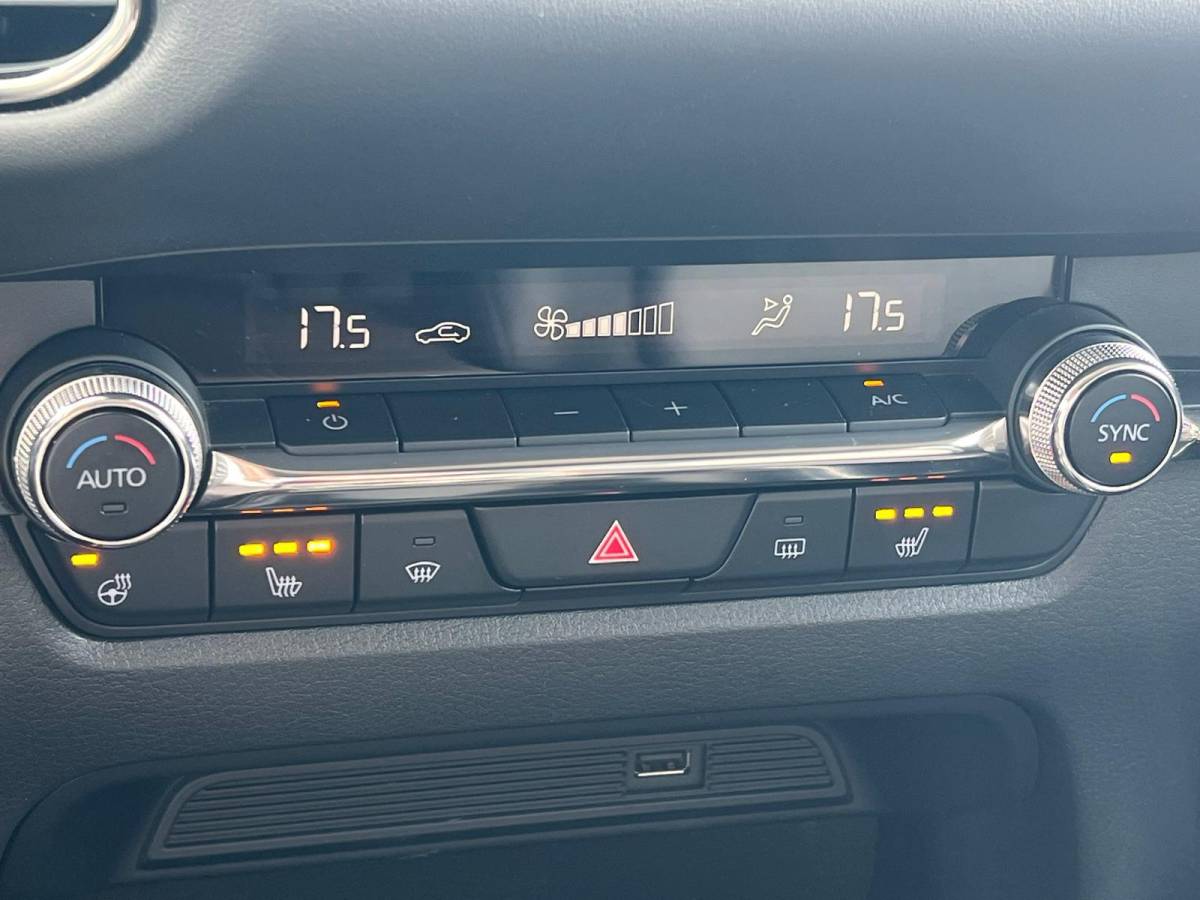 Mazda CX-30 Mazda CX-30 2.0 e-SkyActiv-X M Hybrid Luxury | TREKHAAK | 1E EIG | NED AUTO | LEER | APPLE + ANDROID AUTO | STOEL + STUURVERWARMING | 18INCH |