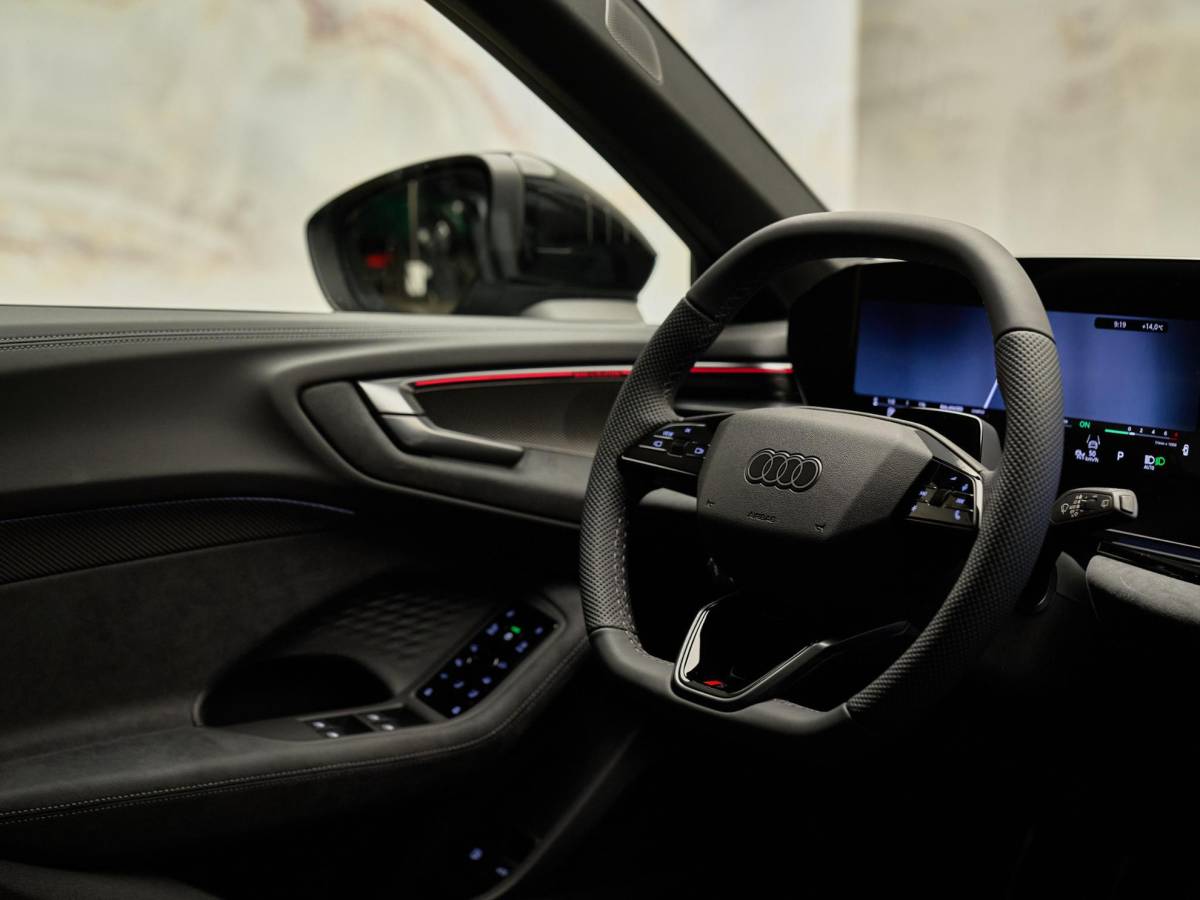 Audi A5 Audi A5 Avant E-Hybrid Quattro S Edition Competition, pano, tr.haak, 20″, B&O, OLED, matrix-LED, memory, massage, privacy, NP96k