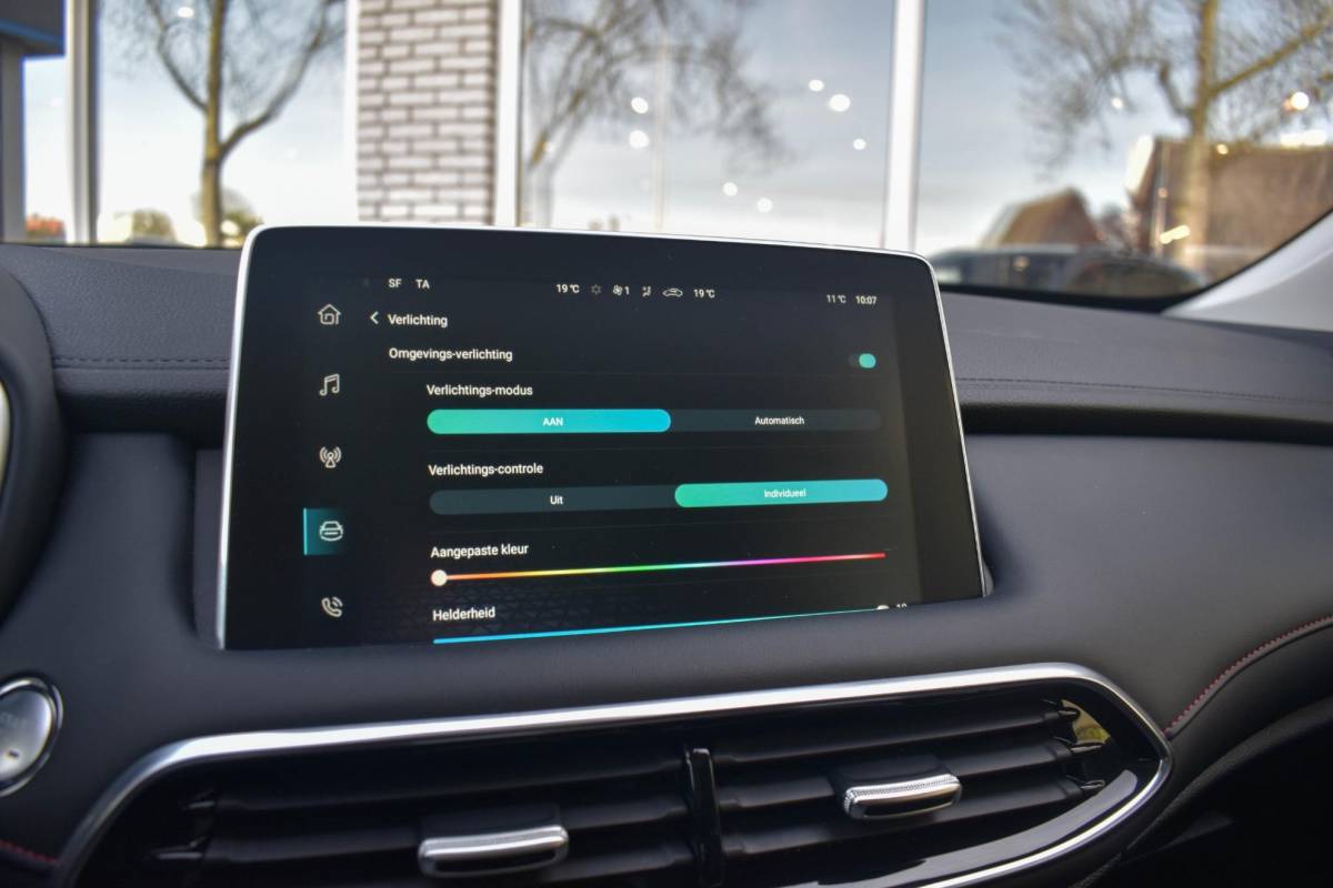 MG EHS MG EHS 1.5 TGDI Luxury Trekhaak Pano Leder 360 Camera