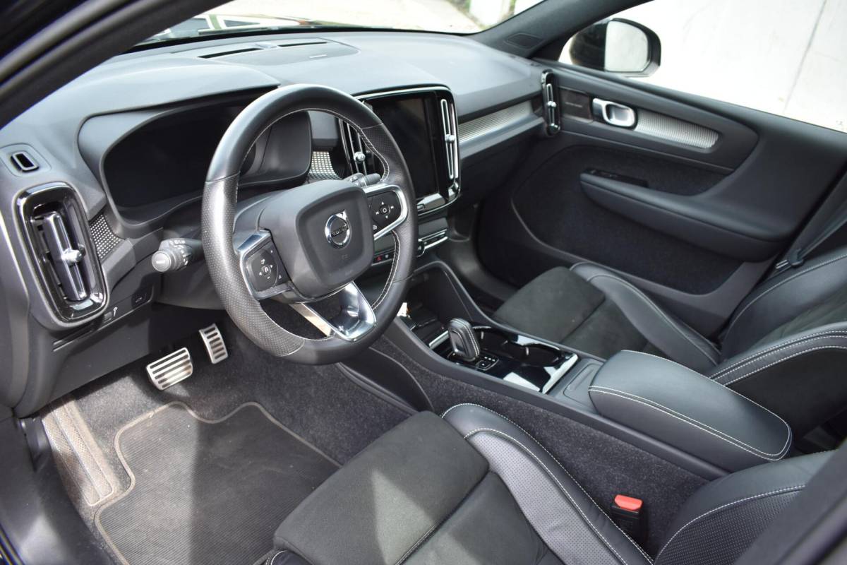 Volvo XC40 Volvo XC40 Recharge P8 AWD R-Design | Pano | 360 Camera | Stoel/Stuurverwarming |