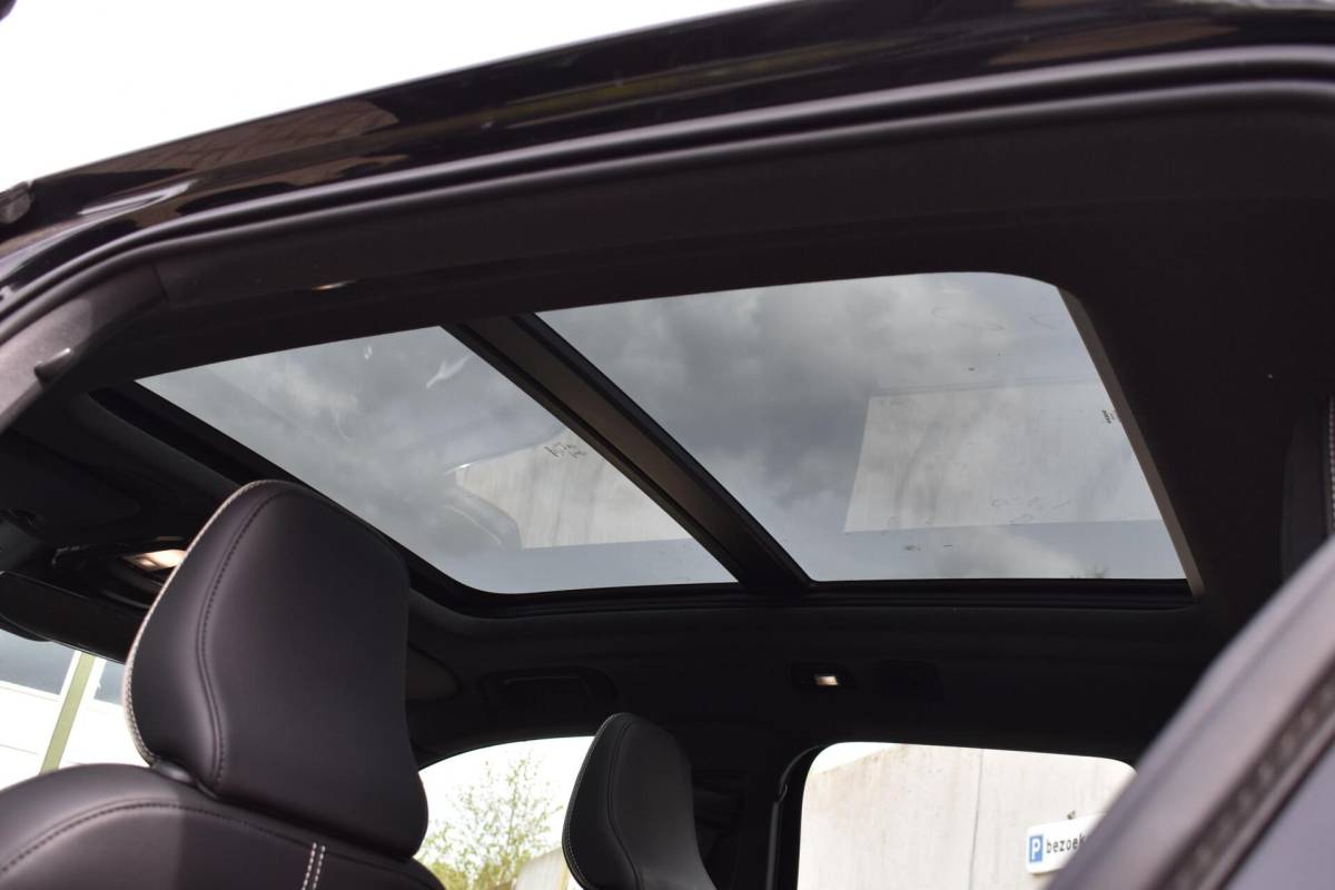 Volvo XC40 Volvo XC40 Recharge P8 AWD R-Design | Pano | 360 Camera | Stoel/Stuurverwarming |