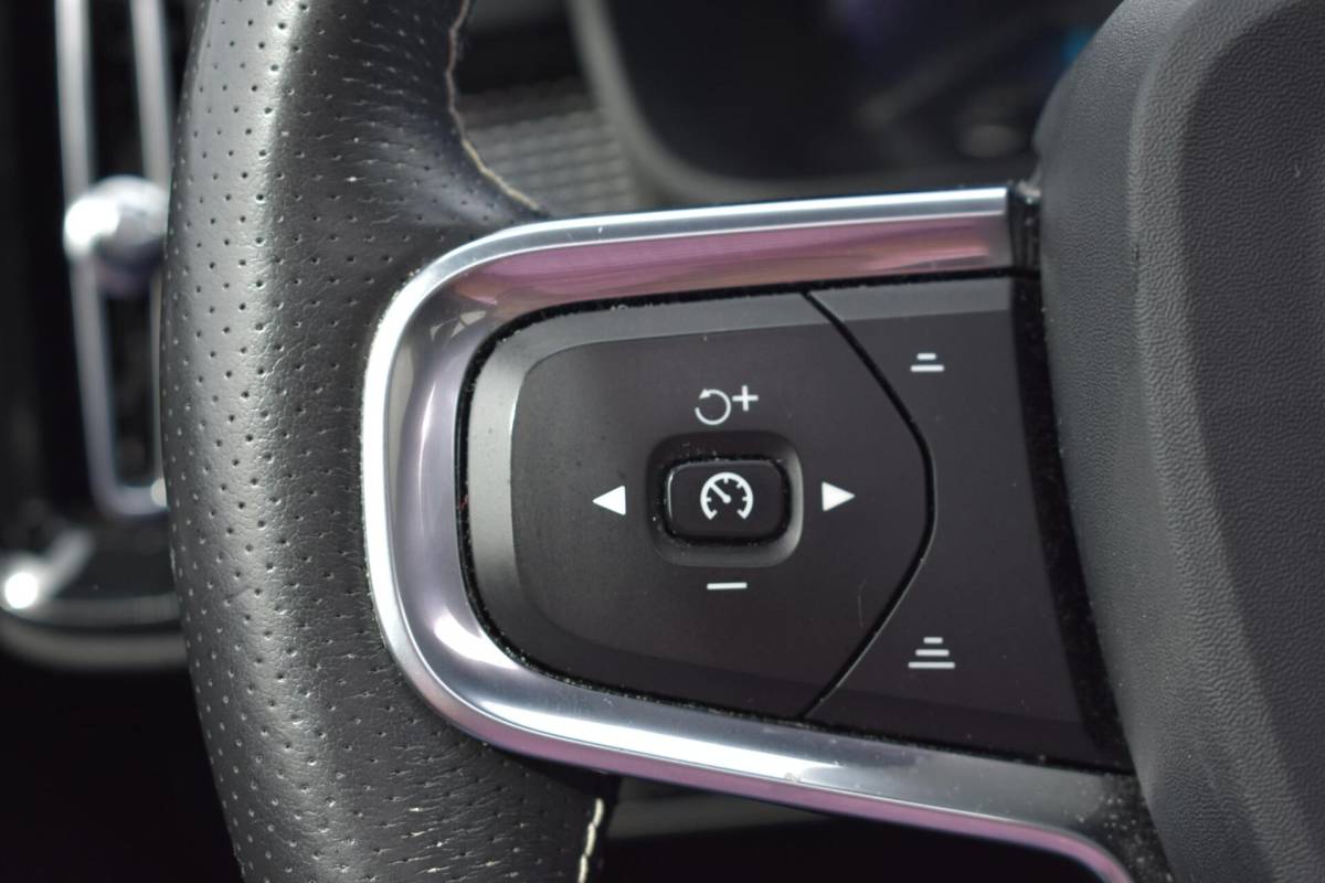 Volvo XC40 Volvo XC40 Recharge P8 AWD R-Design | Pano | 360 Camera | Stoel/Stuurverwarming |