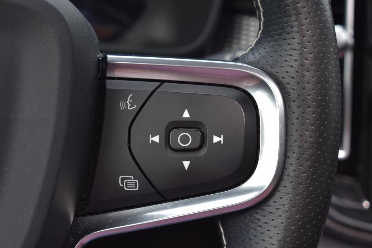 Volvo XC40 Volvo XC40 Recharge P8 AWD R-Design | Pano | 360 Camera | Stoel/Stuurverwarming |