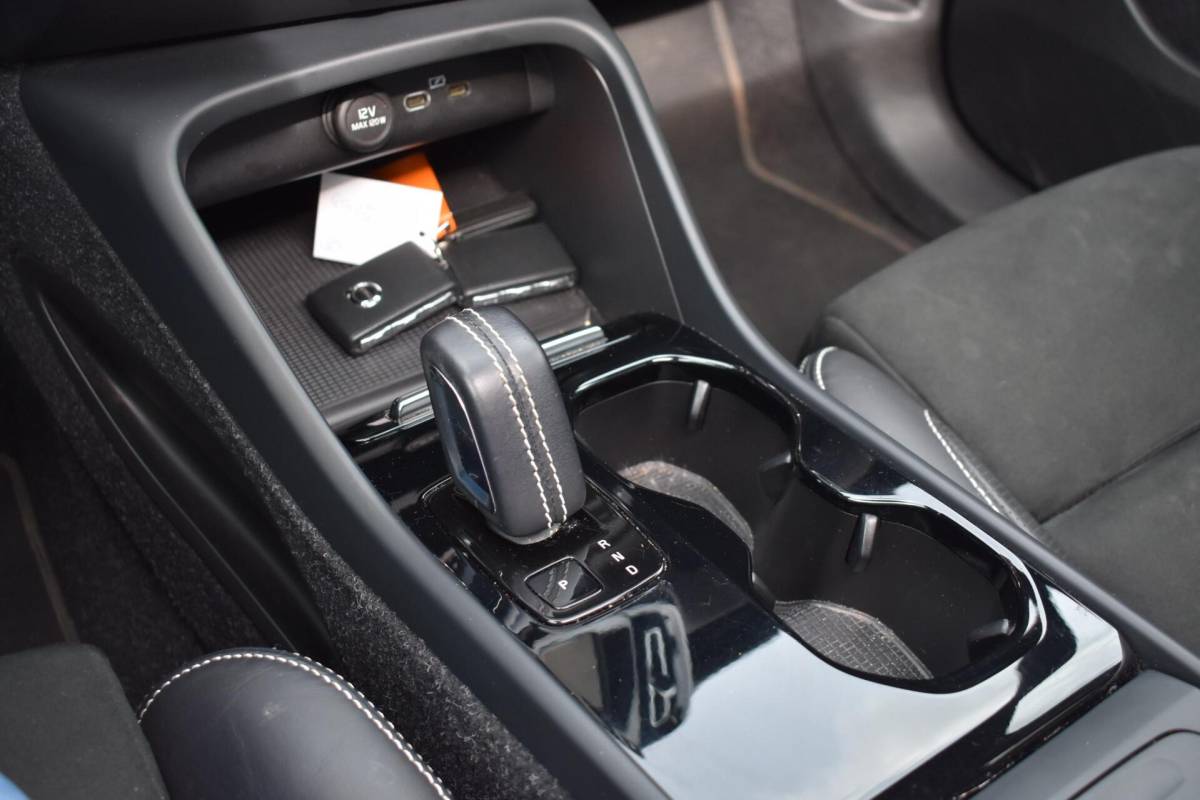 Volvo XC40 Volvo XC40 Recharge P8 AWD R-Design | Pano | 360 Camera | Stoel/Stuurverwarming |