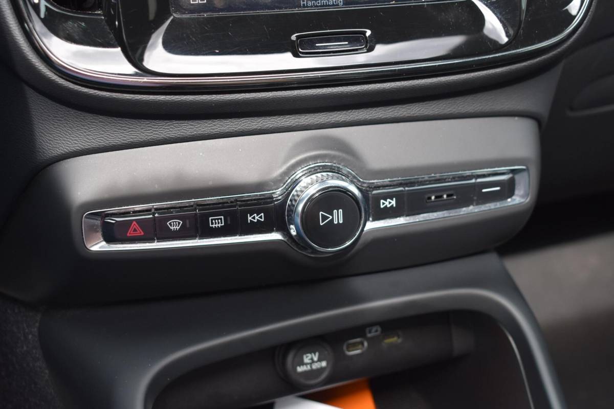 Volvo XC40 Volvo XC40 Recharge P8 AWD R-Design | Pano | 360 Camera | Stoel/Stuurverwarming |