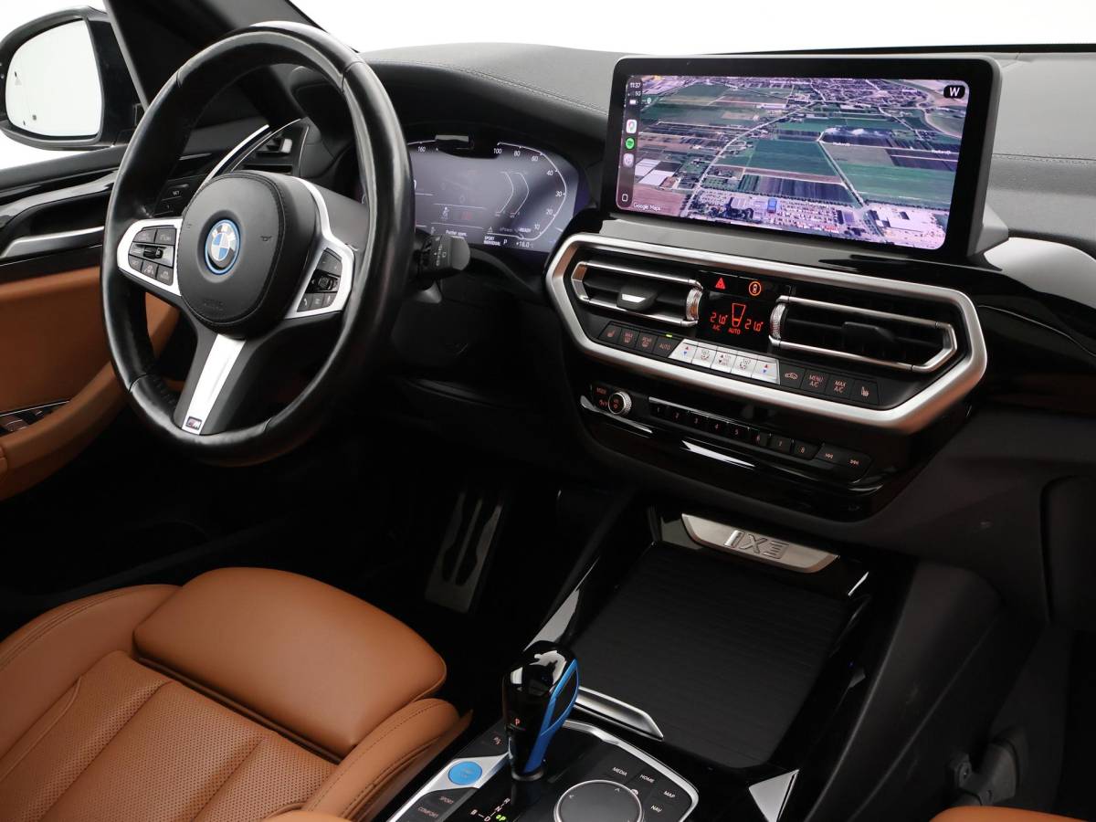 BMW iX3 BMW iX3 80 kWh FACELIFT M-SPORT + ELEKTR. TREKHAAK SPORTSTOELEN LEDER | PANORAMA | ADAPTIVE CRUISE | MEMORY