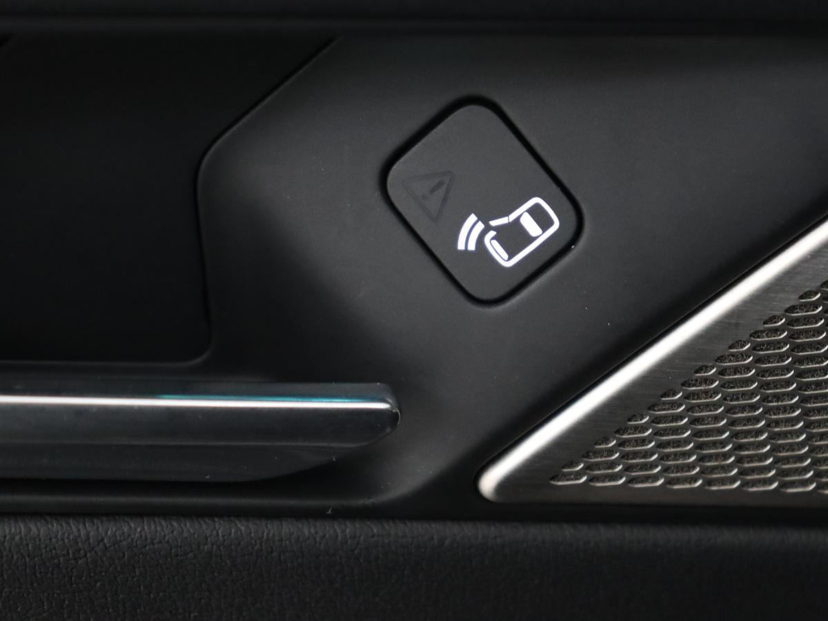 Jaguar I-PACE Jaguar I-PACE EV400 S 90 kWh | SOH 84% | Panoramadak | Leder |  Head-Up | Carplay | Camera | Park Assist | Full LED | 20” | Navigatie | DAB | Climate control | Cruise control