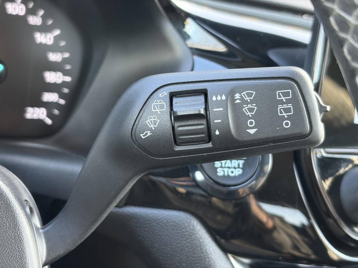 Ford Fiesta Ford Fiesta 1.0 EcoBoost Titanium 2e Eigenaar,6 Bak,Camera,Trekhaak,Navi,102pk,Pdc V+A,Lm velgen,5 Deurs,N.A.P,Net beurt gehad,Bj 11-2017,Rijstrooksensor,Apk tot 12-2026