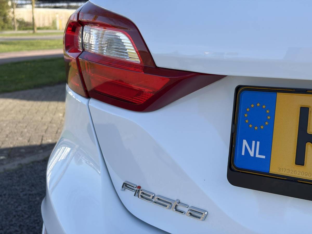 Ford Fiesta Ford Fiesta 1.0 EcoBoost Titanium 2e Eigenaar,6 Bak,Camera,Trekhaak,Navi,102pk,Pdc V+A,Lm velgen,5 Deurs,N.A.P,Net beurt gehad,Bj 11-2017,Rijstrooksensor,Apk tot 12-2026
