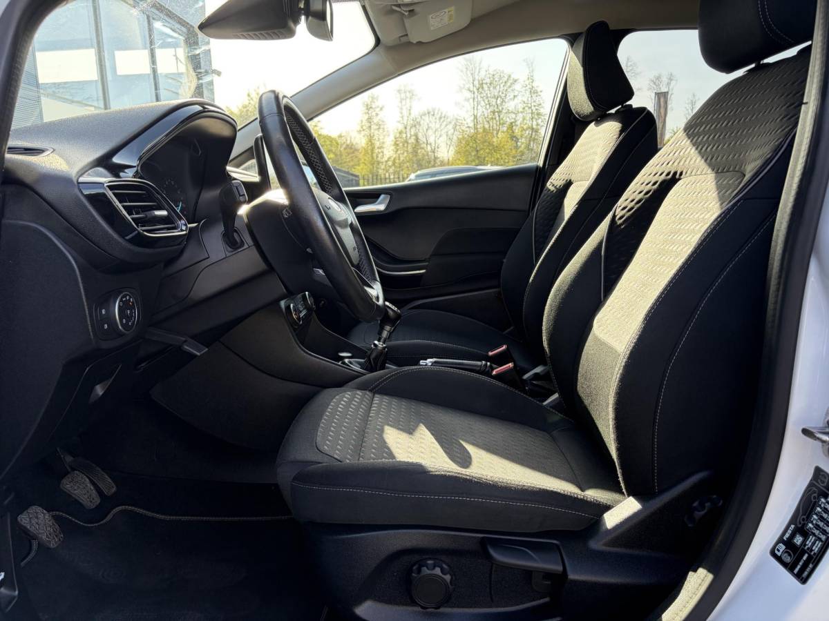 Ford Fiesta Ford Fiesta 1.0 EcoBoost Titanium 2e Eigenaar,6 Bak,Camera,Trekhaak,Navi,102pk,Pdc V+A,Lm velgen,5 Deurs,N.A.P,Net beurt gehad,Bj 11-2017,Rijstrooksensor,Apk tot 12-2026