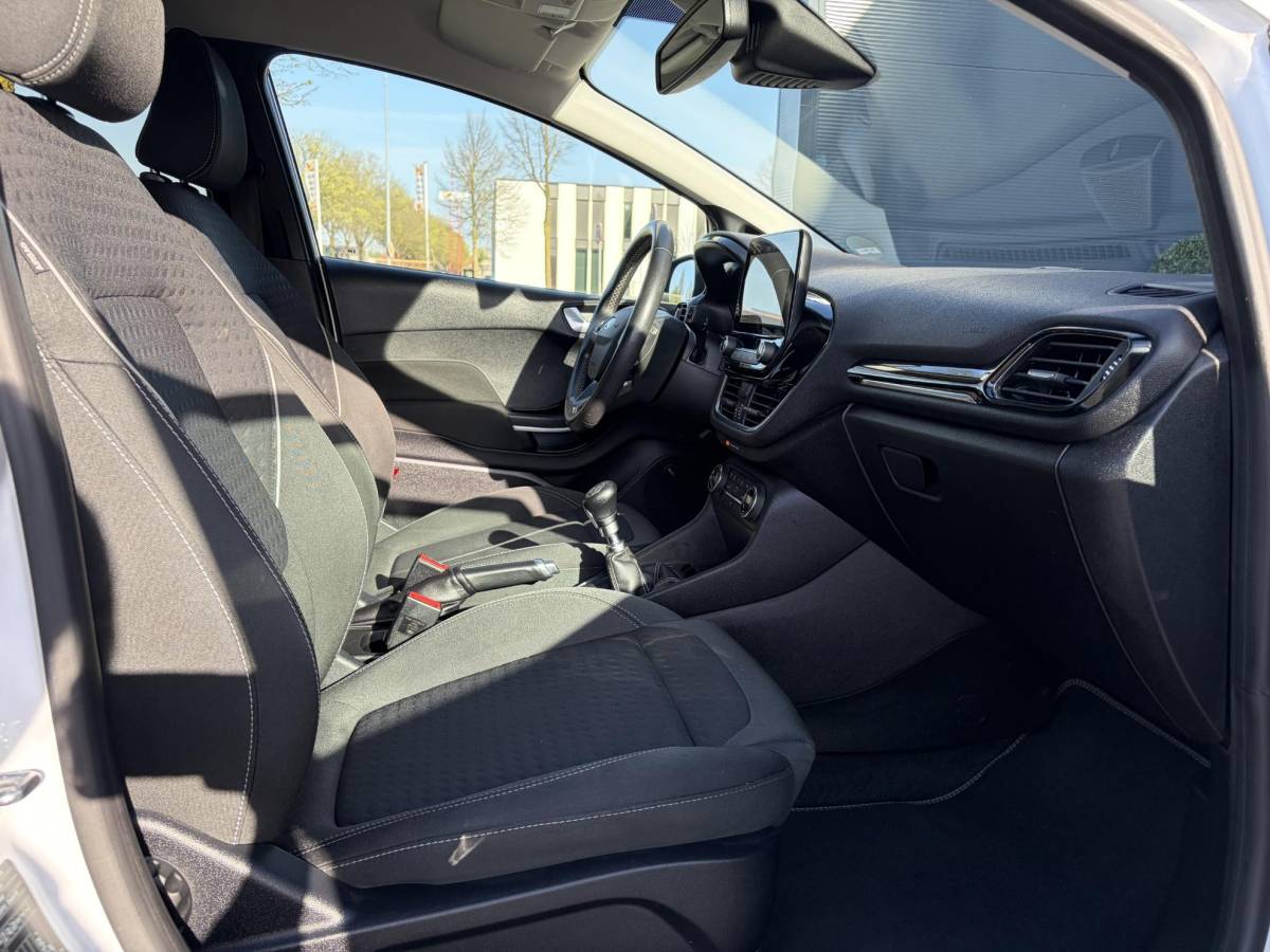 Ford Fiesta Ford Fiesta 1.0 EcoBoost Titanium 2e Eigenaar,6 Bak,Camera,Trekhaak,Navi,102pk,Pdc V+A,Lm velgen,5 Deurs,N.A.P,Net beurt gehad,Bj 11-2017,Rijstrooksensor,Apk tot 12-2026