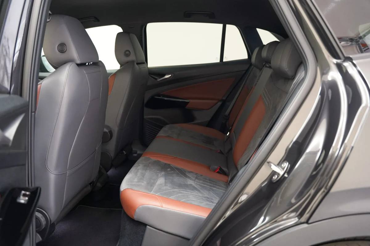 Volkswagen ID.4 Volkswagen ID.4 Max 77 kWh 3-fase [ LED Navi Adapt.cruise Stoel-en stuurverwarming ]