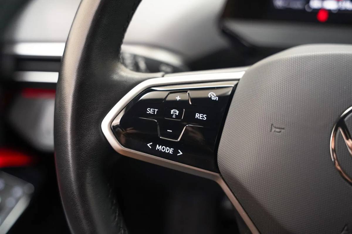 Volkswagen ID.4 Volkswagen ID.4 Max 77 kWh 3-fase [ LED Navi Adapt.cruise Stoel-en stuurverwarming ]