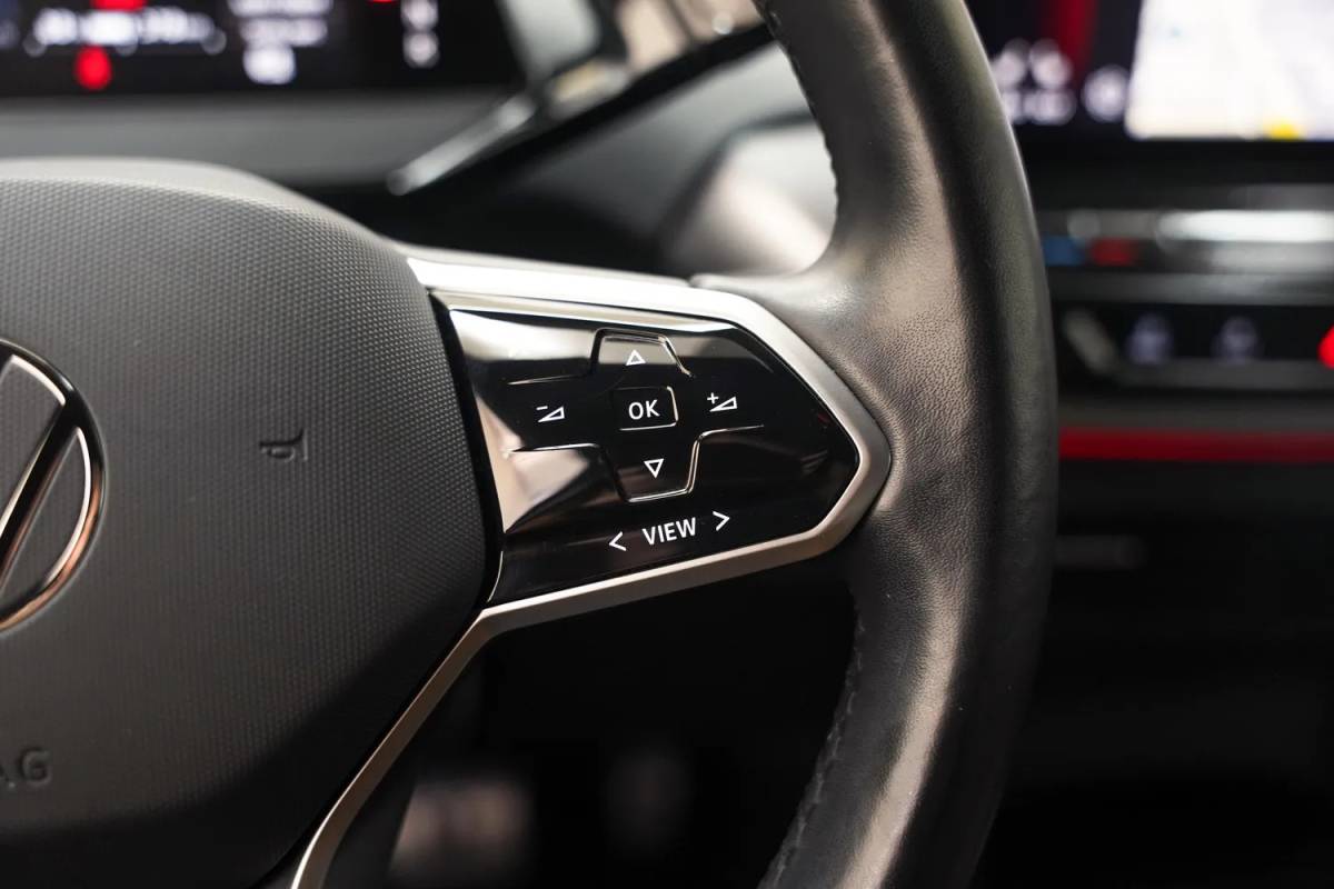 Volkswagen ID.4 Volkswagen ID.4 Max 77 kWh 3-fase [ LED Navi Adapt.cruise Stoel-en stuurverwarming ]