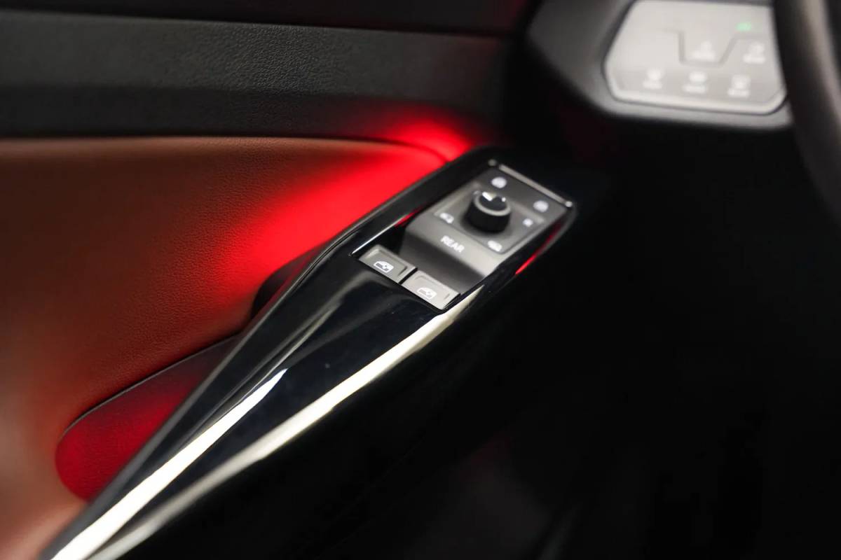 Volkswagen ID.4 Volkswagen ID.4 Max 77 kWh 3-fase [ LED Navi Adapt.cruise Stoel-en stuurverwarming ]