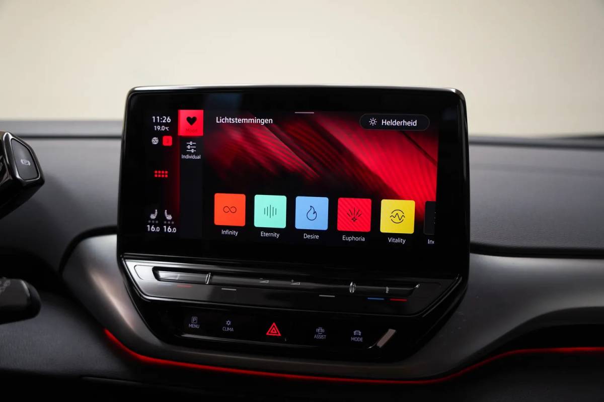 Volkswagen ID.4 Volkswagen ID.4 Max 77 kWh 3-fase [ LED Navi Adapt.cruise Stoel-en stuurverwarming ]