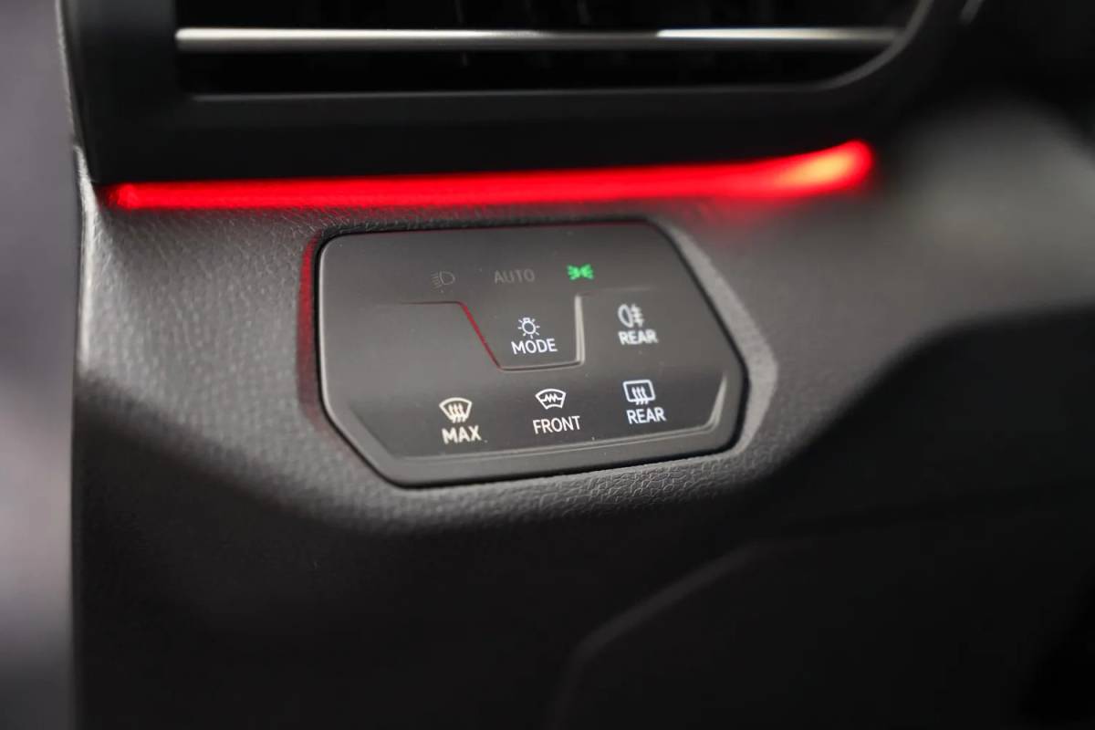 Volkswagen ID.4 Volkswagen ID.4 Max 77 kWh 3-fase [ LED Navi Adapt.cruise Stoel-en stuurverwarming ]