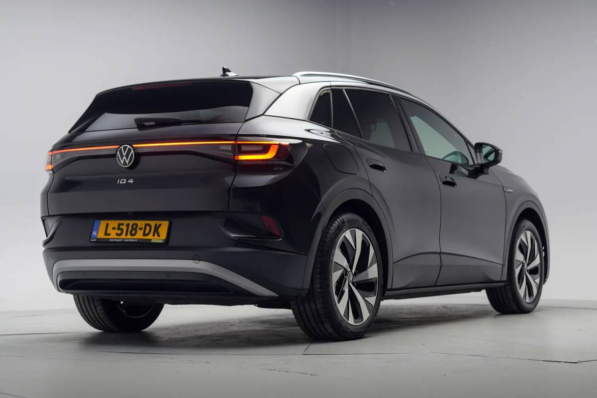 Volkswagen ID.4 Volkswagen ID.4 Max 77 kWh 3-fase [ LED Navi Adapt.cruise Stoel-en stuurverwarming ]