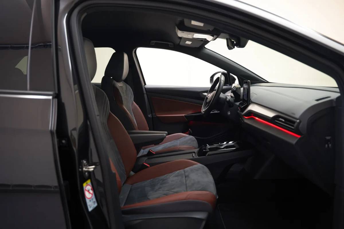 Volkswagen ID.4 Volkswagen ID.4 Max 77 kWh 3-fase [ LED Navi Adapt.cruise Stoel-en stuurverwarming ]