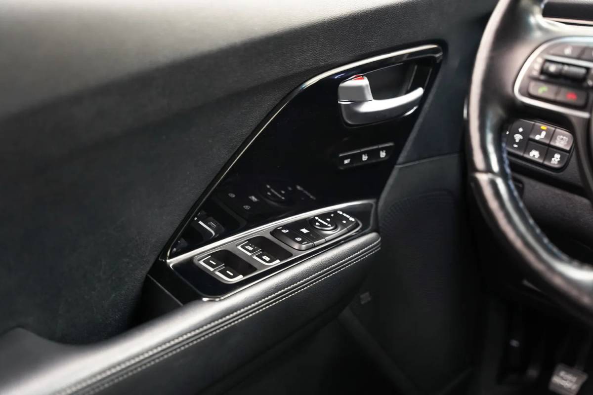 Kia Niro Kia Niro 1.6 GDi Hybrid ExecutiveLine [ JBL Audio Achterbank Verwarming Adapt.cruise ]