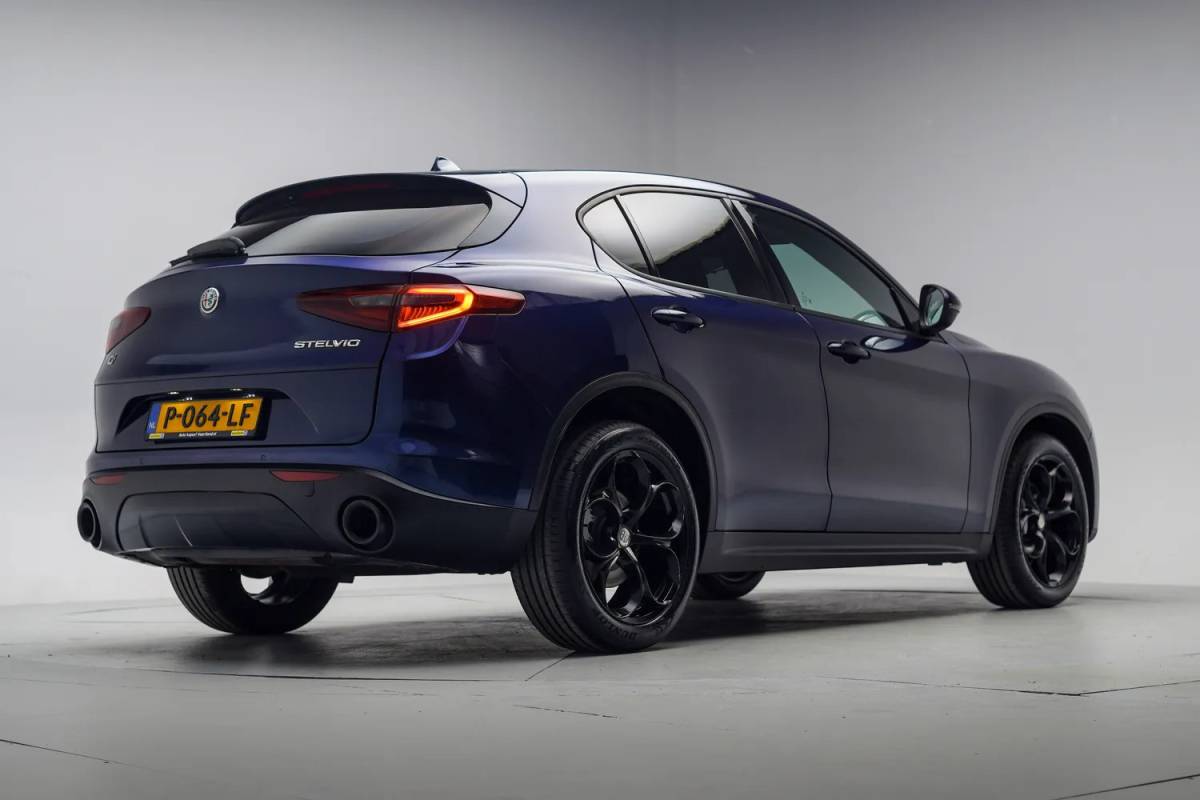 Alfa Romeo Stelvio Alfa Romeo Stelvio 2.0 T AWD 280pk Super Aut. [ Xenon Navi Half leder ]