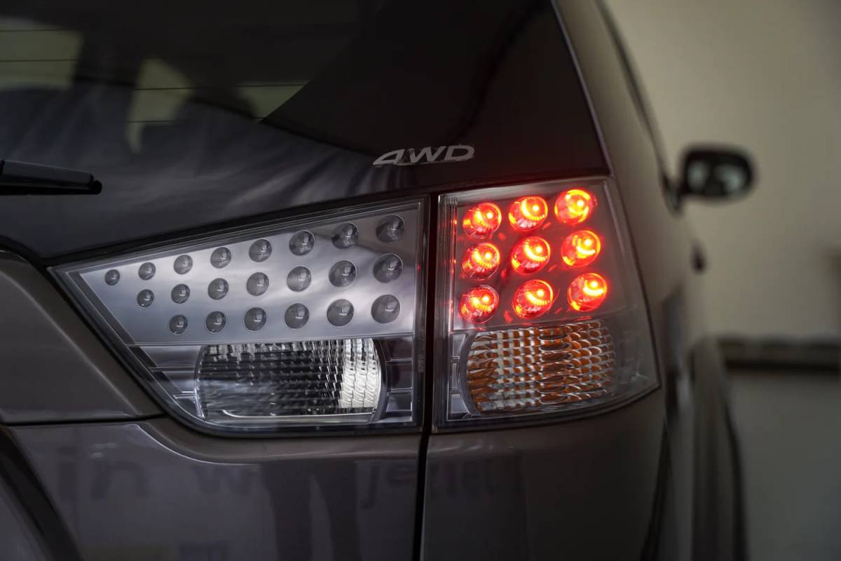 Mitsubishi Outlander Mitsubishi Outlander 2.4 Instyle Aut. 7 pers. [ Leder Schuifdak Xenon Navigatie ]